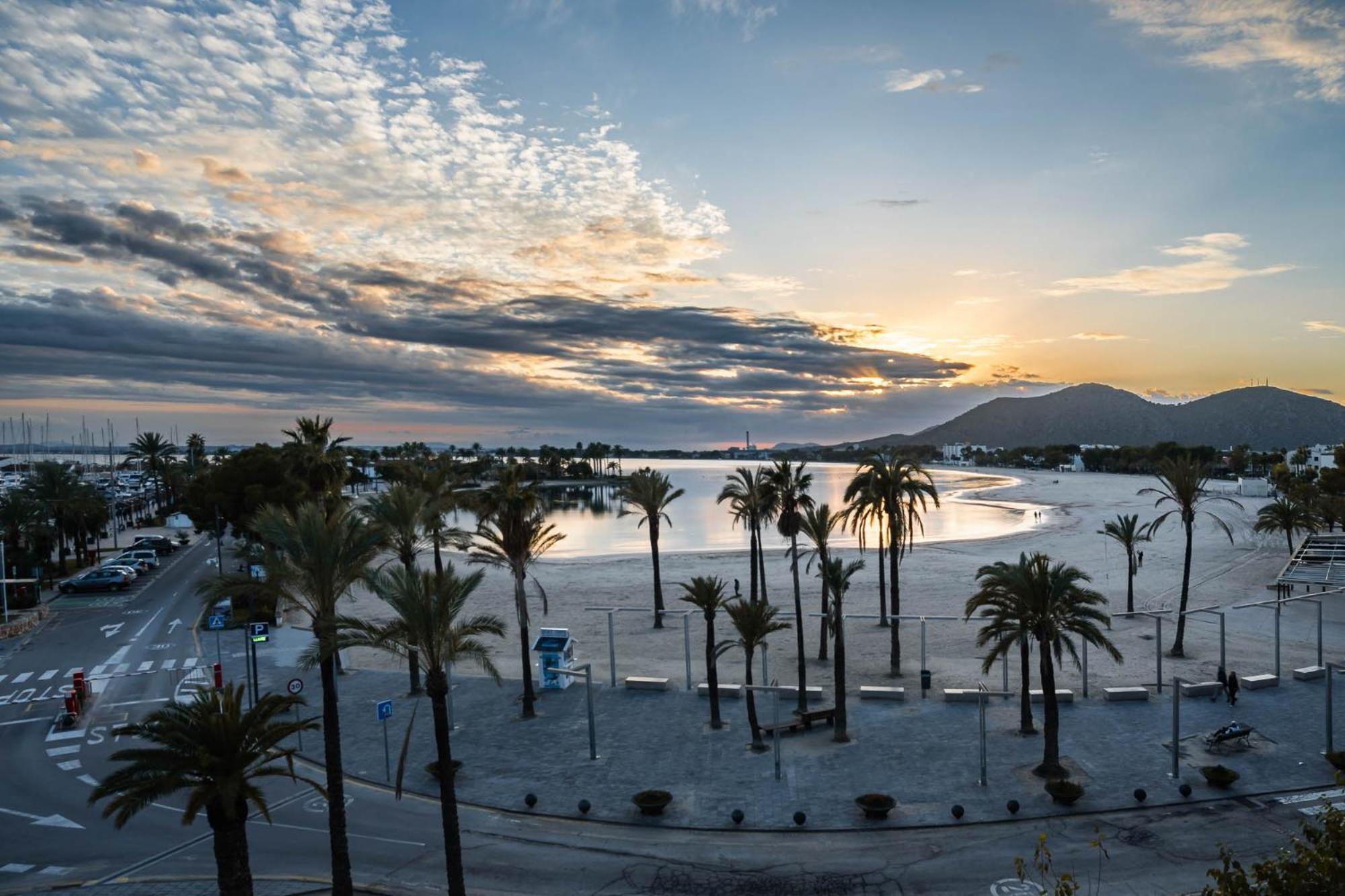 Luxury Sea View Apartment In Puerto De Alcudia Extérieur photo